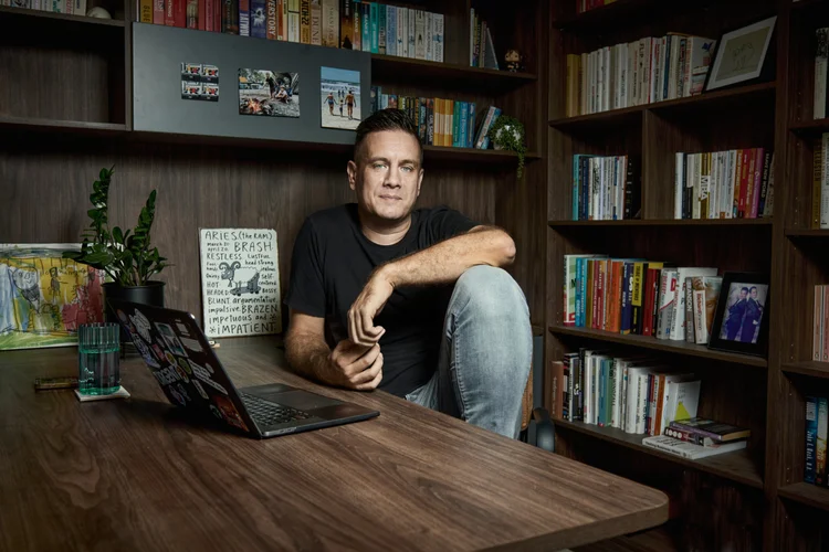 Author Simon Dell